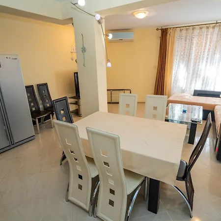 The Family Courtyard - Very Large 2bd By Flat Manаger Apartamento *