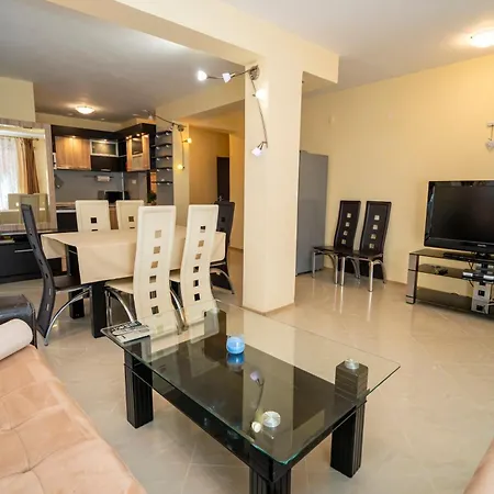 The Family Courtyard - Very Large 2bd By Flat Manаger Apartamento Ravda