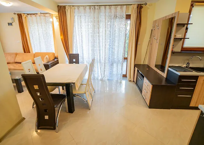 The Family Courtyard - Very Large 2bd By Flat Manаger * Ravda