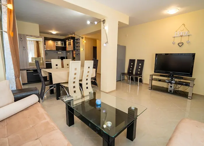 The Family Courtyard - Very Large 2bd By Flat Manаger Apartmán Ravda